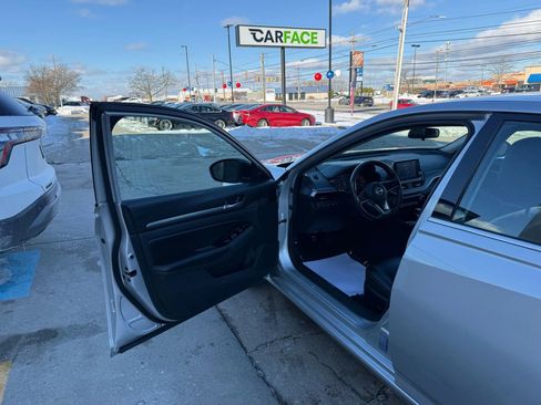 Used 2024 Nissan Altima 2.5 SR image 17