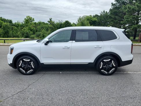 Used 2025 Kia Telluride EX w/ EX Captain's Chair Package AWD/4WD image 2