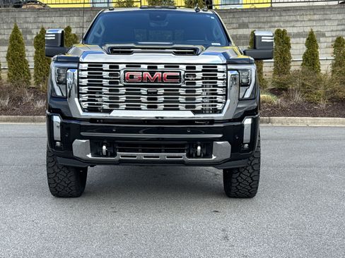 Used 2024 GMC Sierra 3500 Denali w/ Denali Reserve Package image 3