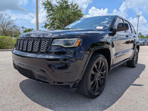 Used 2020 Jeep Grand Cherokee Altitude RWD image 9