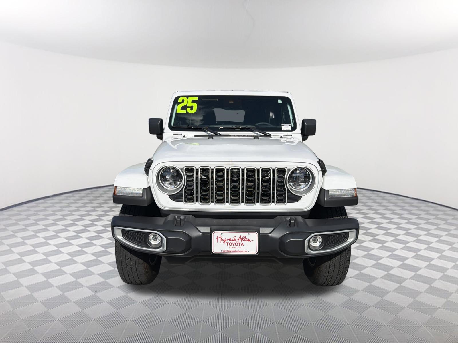 Used 2025 Jeep Wrangler Unlimited Sahara AWD/4WD image 2