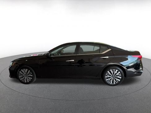 Used 2025 Nissan Altima 2.5 SV FWD image 8