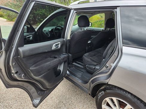 Used 2015 Nissan Pathfinder SV AWD/4WD image 17