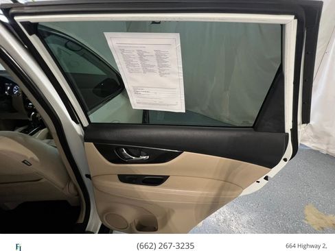Used 2019 Nissan Rogue SV w/ Premium Package FWD image 25