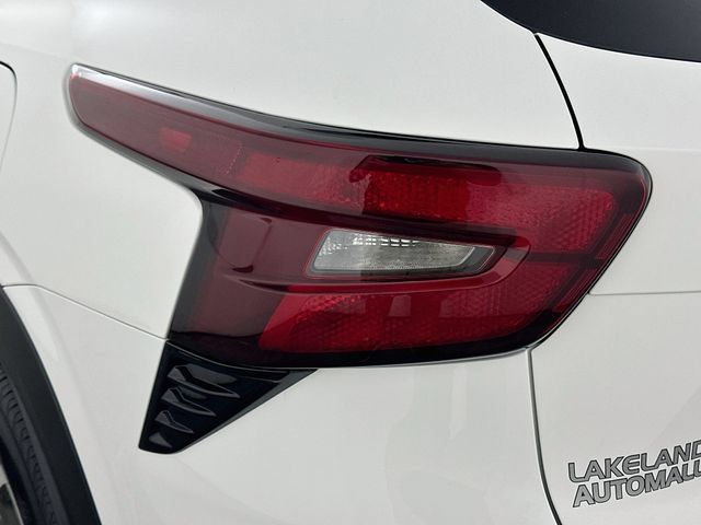 Used 2025 Chevrolet Trax LT FWD image 23