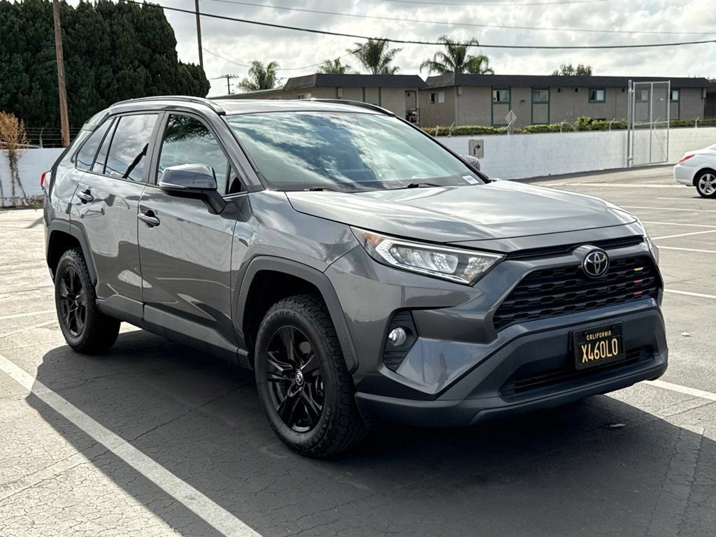Used 2021 Toyota RAV4 XLE w/ Convenience Package FWD image 1