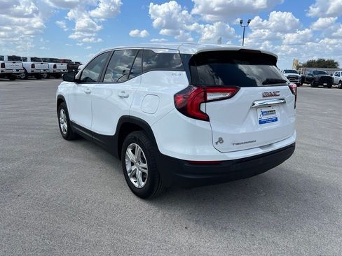 Used 2024 GMC Terrain SLE FWD image 3