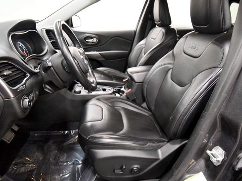 Used 2019 Jeep Cherokee Limited AWD/4WD image 13