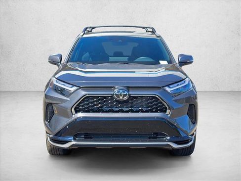 Used 2025 Toyota RAV4 SE image 2