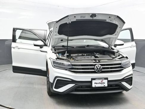 Used 2022 Volkswagen Tiguan SE AWD/4WD image 35