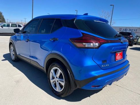 Used 2021 Nissan Kicks S image 3