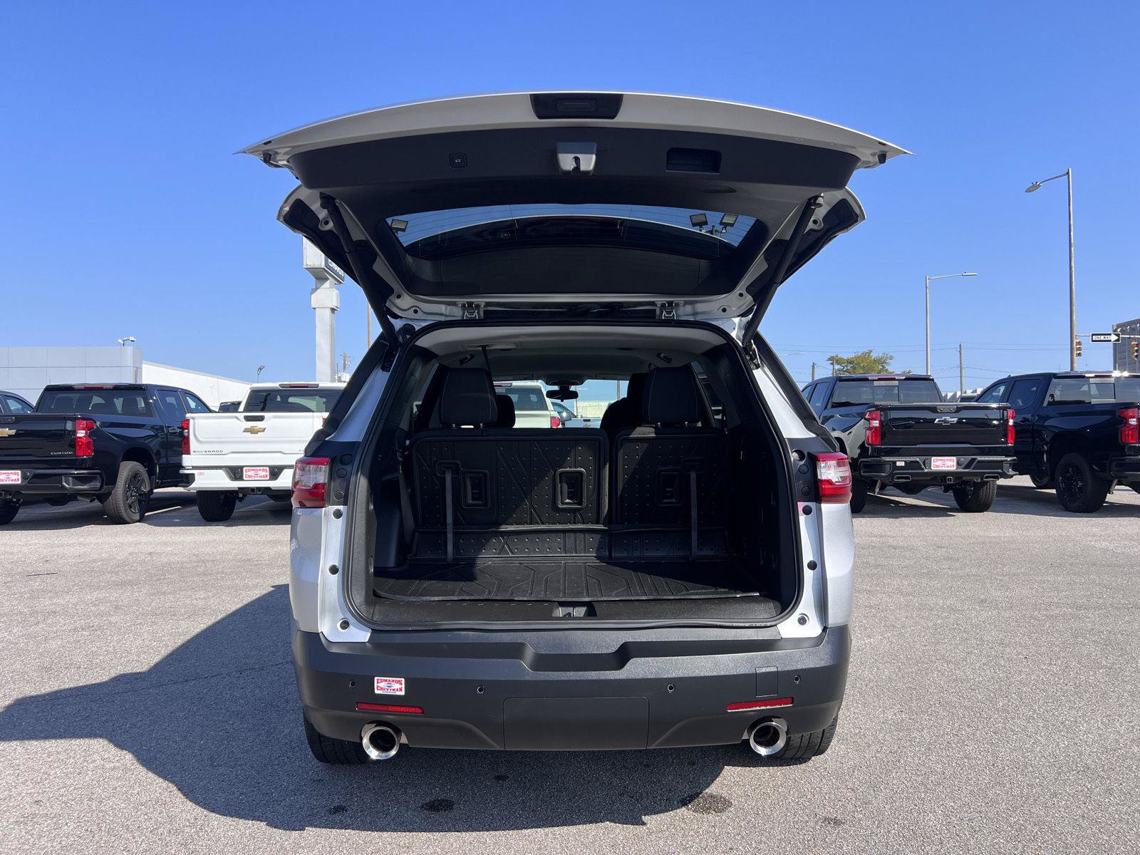 Used 2020 Chevrolet Traverse LT FWD image 34