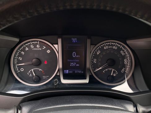 Used 2017 Toyota Tacoma SR5 w/ Tow Package image 24