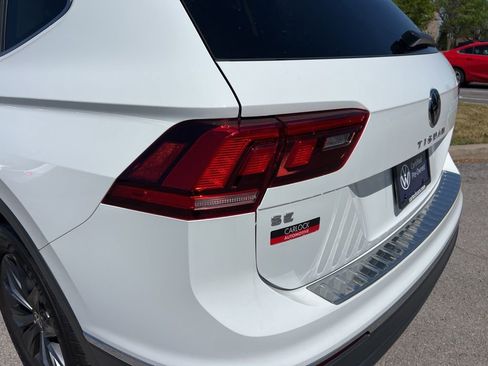 Used 2022 Volkswagen Tiguan SE AWD/4WD image 12