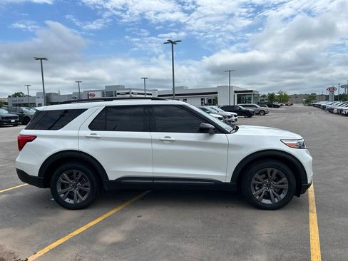 Certified 2022 Ford Explorer XLT w/ Equipment Group 202A AWD/4WD image 7