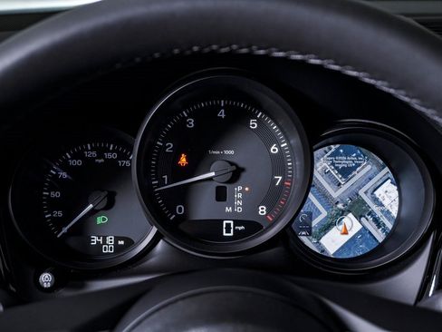 Certified 2025 Porsche Macan image 21