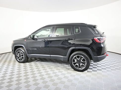 Used 2024 Jeep Compass Trailhawk AWD/4WD image 3