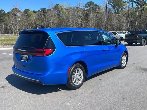 New 2026 Chrysler Pacifica Select FWD image 7