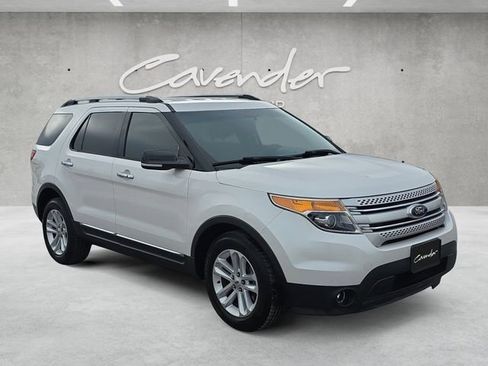 Used 2014 Ford Explorer XLT image 2