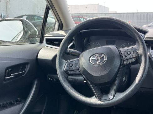 Used 2025 Toyota Corolla LE image 27