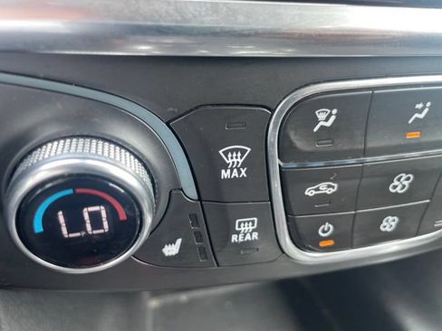 Used 2020 Chevrolet Traverse LT FWD image 13