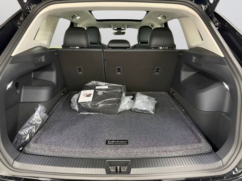 New 2026 Volkswagen Tiguan SE image 9