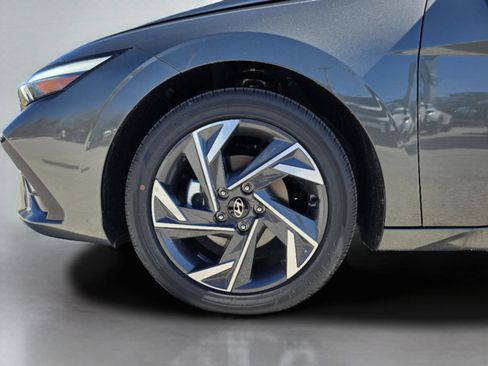 New 2026 Hyundai Elantra Limited FWD image 40