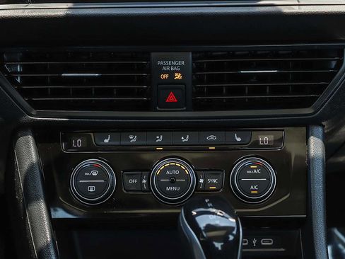 Used 2023 Volkswagen Jetta SE w/ Panoramic Sunroof Package FWD image 13