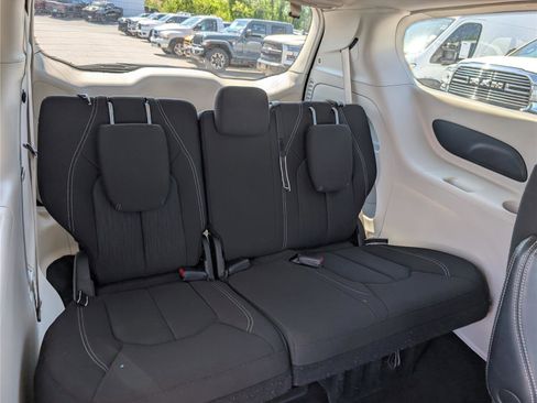 Used 2023 Chrysler Voyager LX FWD image 12