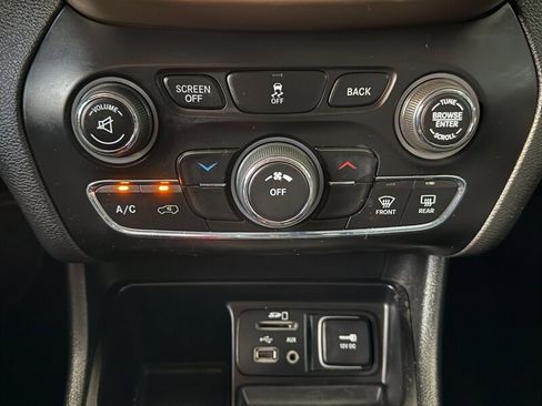 Used 2018 Jeep Cherokee Latitude image 33