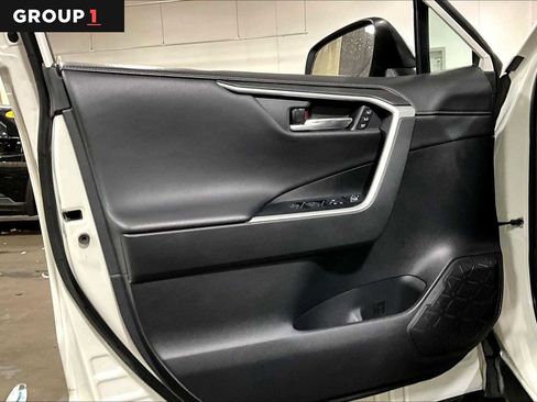 Used 2022 Toyota RAV4 Limited image 22