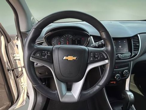 Used 2022 Chevrolet Trax LT w/ Driver Confidence Package image 11