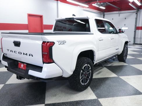 Used 2025 Toyota Tacoma TRD Sport AWD/4WD image 7