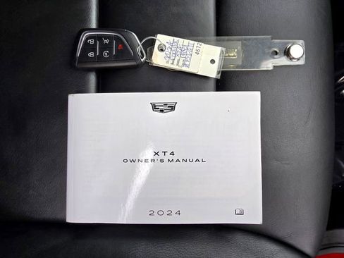 Used 2024 Cadillac XT4 Premium Luxury image 36