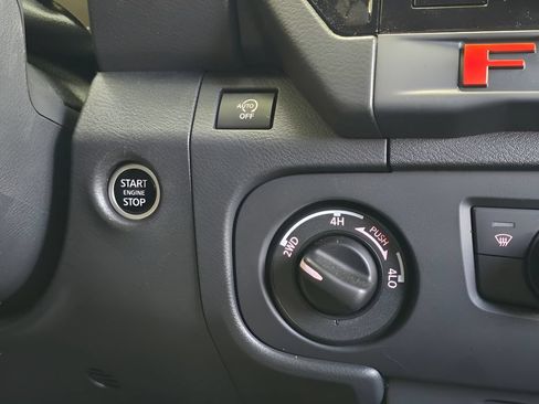 Used 2025 Nissan Frontier PRO-4X AWD/4WD image 24