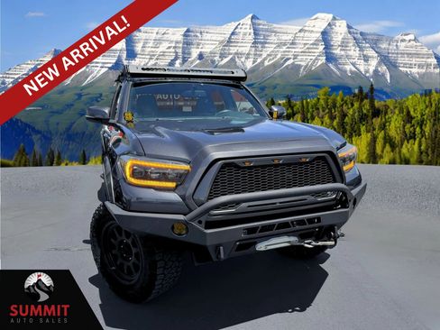Used 2017 Toyota Tacoma TRD Off-Road w/ Premium & Technology Package AWD/4WD image 1