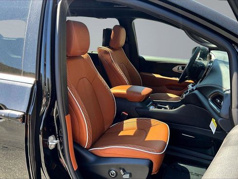 New 2026 Chrysler Pacifica Pinnacle AWD/4WD image 8