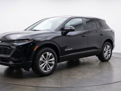 Used 2025 Chevrolet Equinox LT FWD image 3