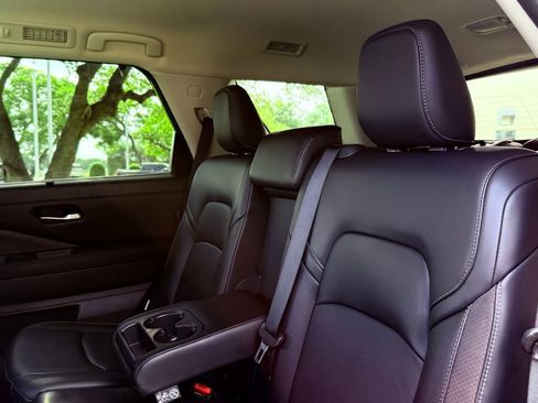 Used 2025 Nissan Pathfinder SL image 24