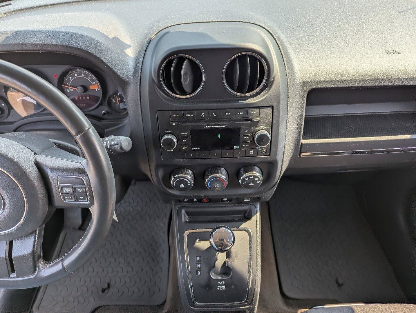 Used 2014 Jeep Patriot Latitude FWD image 16