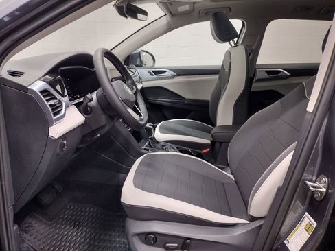 New 2025 Volkswagen Taos SE image 22