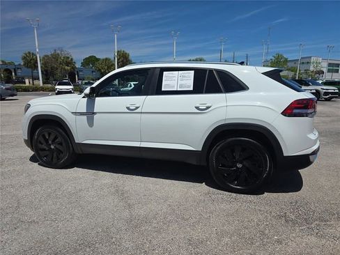Used 2025 Volkswagen Atlas Cross Sport SE w/ Panoramic Sunroof Package image 7