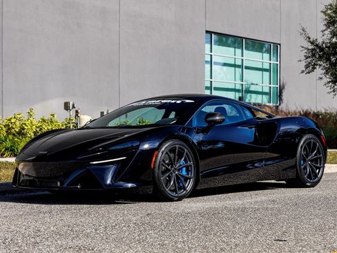 Used 2023 McLaren Artura RWD image 21