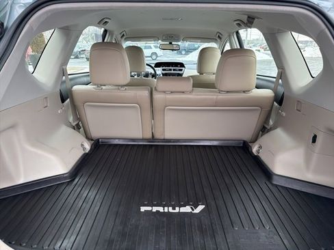 Used 2017 Toyota Prius V Four image 33