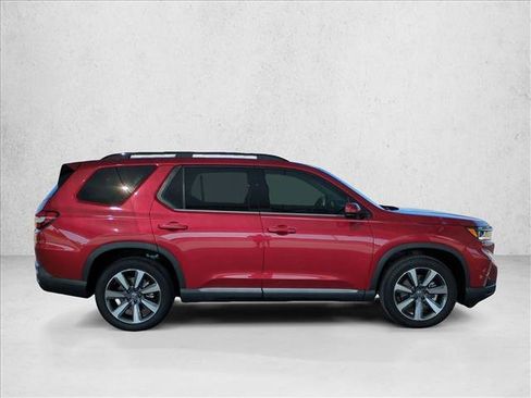 Certified 2025 Honda Pilot Touring image 4