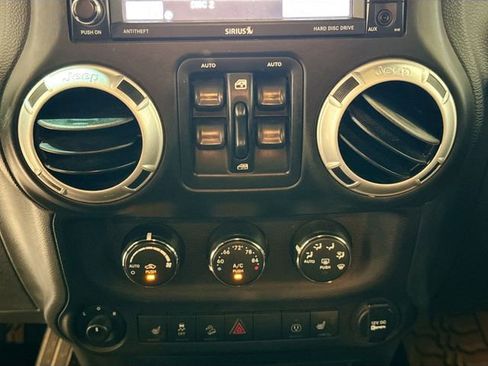 Used 2017 Jeep Wrangler Unlimited Rubicon image 16