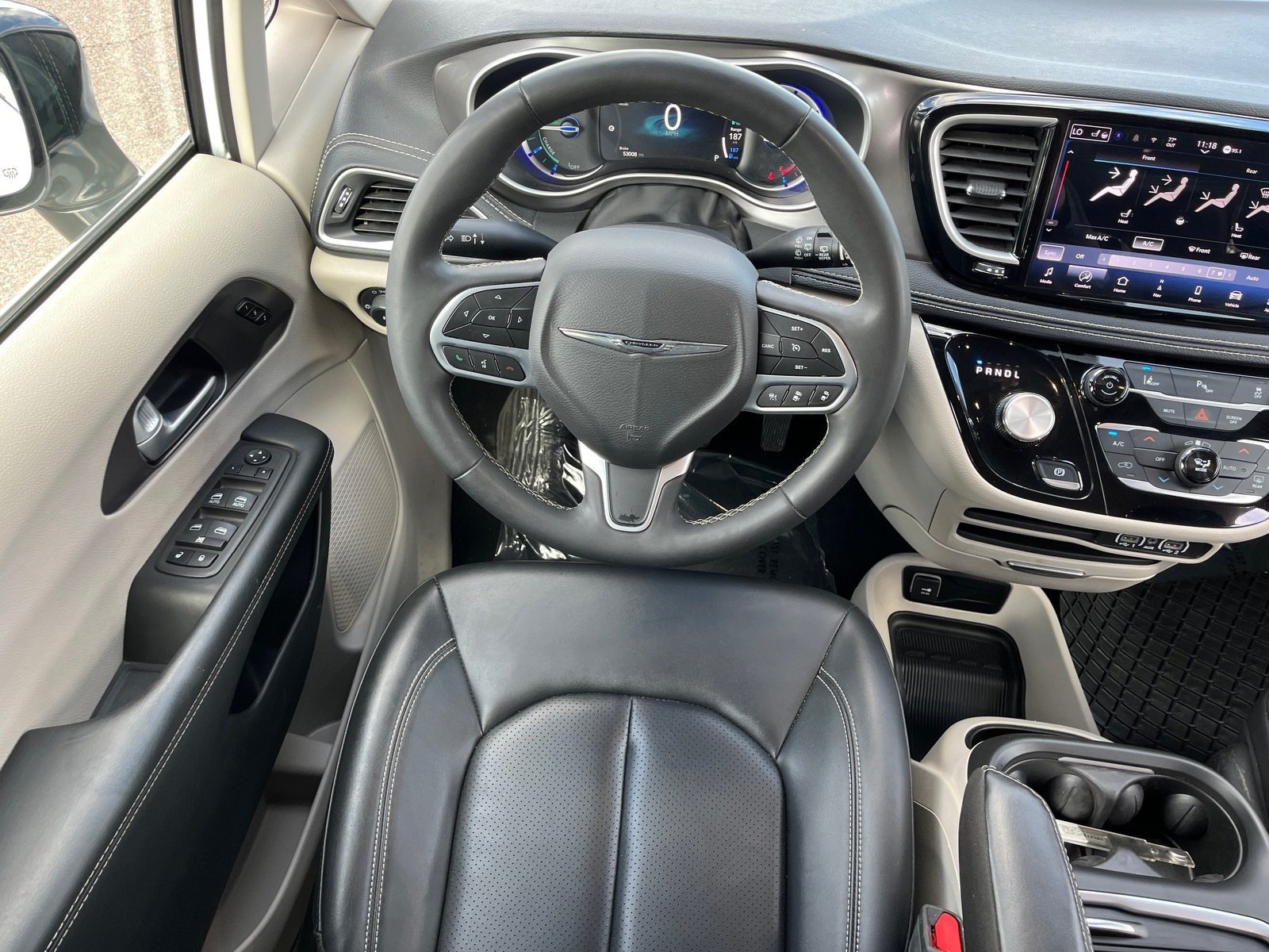 Used 2024 Chrysler Pacifica Limited FWD image 13