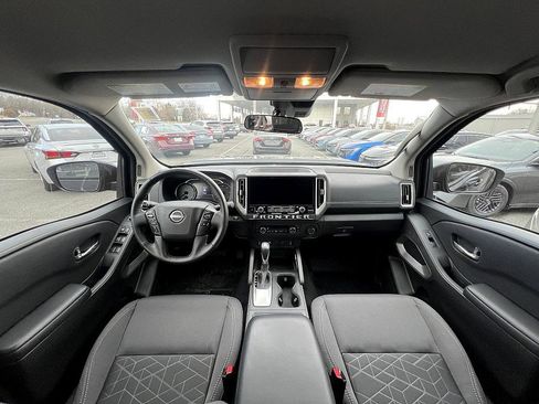 Used 2025 Nissan Frontier SV w/ SV Convenience Package image 13