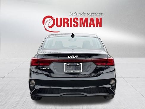 Used 2023 Kia Forte LXS image 3