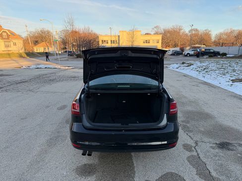 Used 2017 Volkswagen Jetta SE image 8